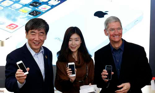 Tim Cook trong một lần đến Trung Quốc.