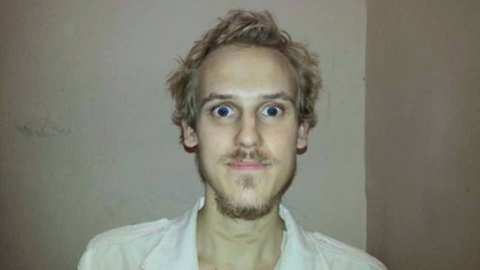 Danilels lúc bị IS bắt làm con tin. Ảnh do IS gửi đến gia đình Daniels.