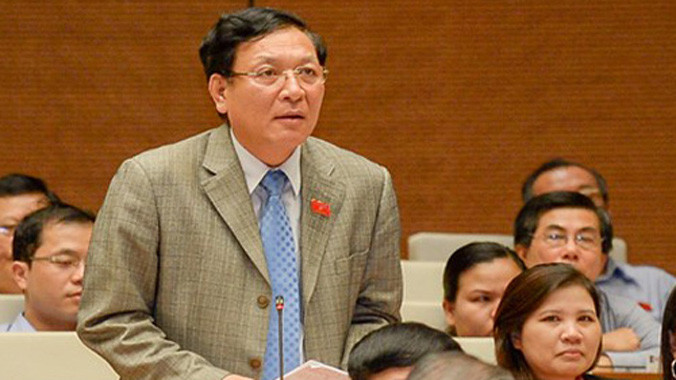 Bộ trưởng Phạm Vũ Luận trả lời chất vấn.