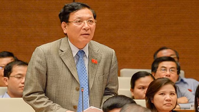 Bộ trưởng Phạm Vũ Luận trả lời chất vấn.