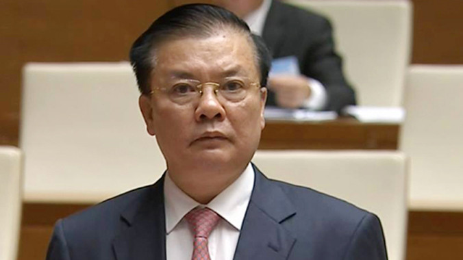 Bộ trưởng Tài chính Đinh Tiến Dũng trả lời chất vấn trước Quốc hội sáng 17/11. Ảnh: QD.