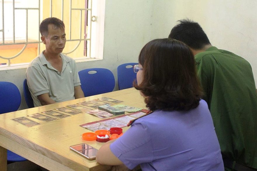 Đối tượng và tang vật tại CQĐT.