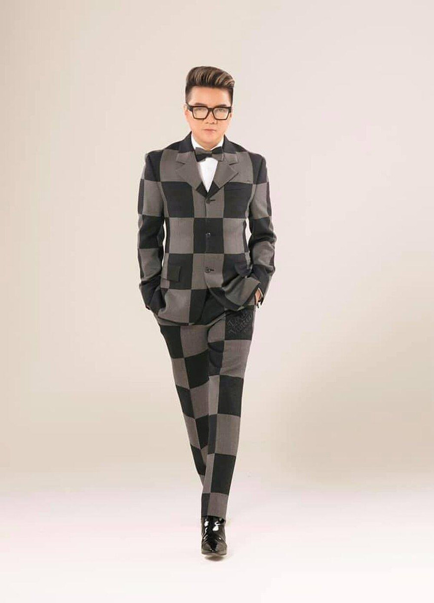 Showbiz 11/5: Đàm Vĩnh Hưng nhờ công an vào cuộc vì bị mạo danh, lừa đảo