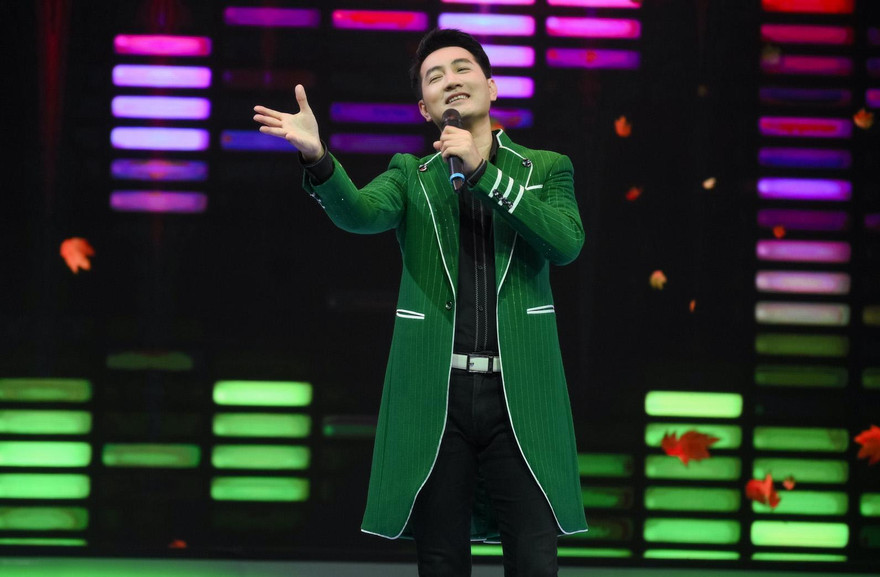 Ca sỹ Phi Hùng muốn hoãn... yêu để tập trung cho sự nghiệp