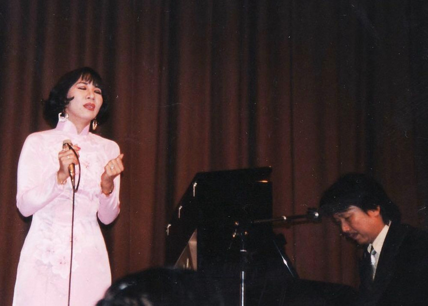 'Mong hết dịch để về thắp nén nhang cho nhạc sĩ Phú Quang, hát cho anh nghe lần nữa'