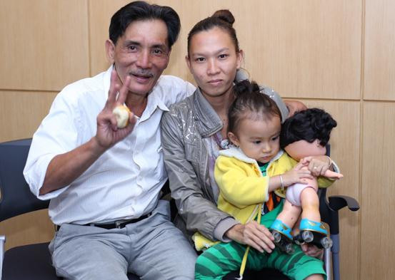 NS Thương Tín và vợ con- (Ảnh TL)