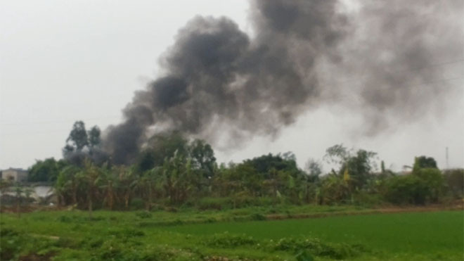 Khói đen ngùn ngụt tấn công làng nghề