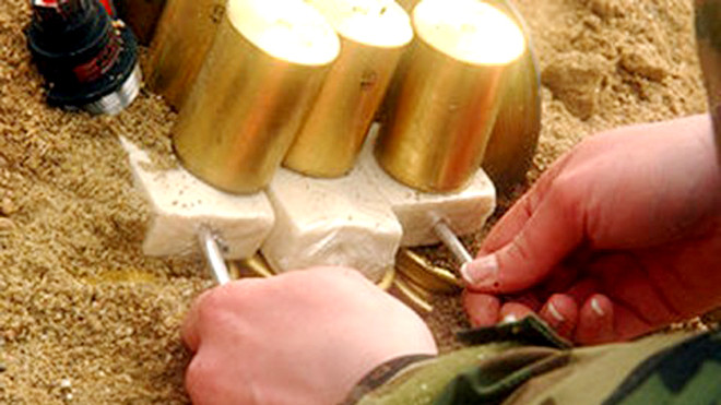 Linh mang theo lượng lớn thuốc nổ và đang quá trình thực hiện kế hoạch trả thù