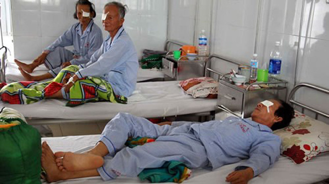 ác bệnh nhân bị nhiễm trùng từ ngày 21-3 hiện đang được tiếp tục điều trị, theo dõi sau khi phẫu thuật cắt mủ. Ảnh: C.K