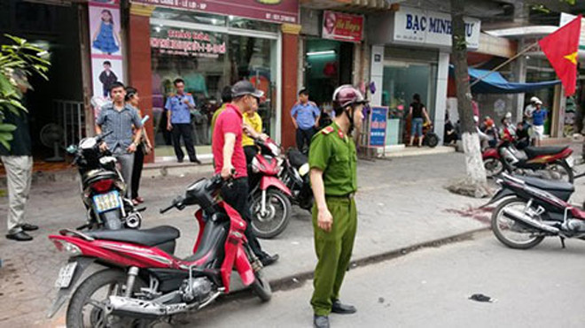 Lực lượng công an có mặt tại hiện trường điều tra làm rõ vụ trọng án đâm chết người
