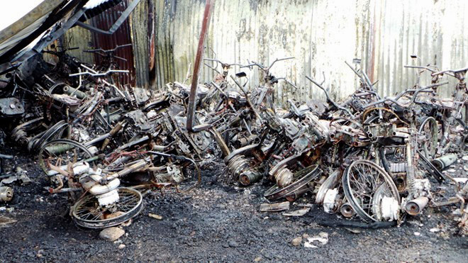 Bãi giữ xe của công ty TNHH TMDV ô tô Phát Đạt bị lửa thiêu rụi