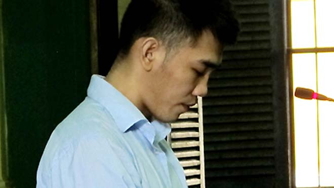 Bị cáo Phúc thừa nhận hành vi trộm túi tiền hơn 2 tỷ của ông chủ cũ. Ảnh: Hải Duyên