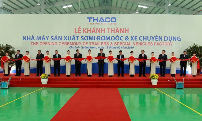 Lãnh đạo tỉnh Quảng Nam và THACO cắt băng khánh thành nhà máy 