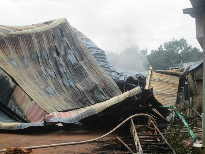Đám cháy thiêu rụi hoàn toàn xưởng chế biến mủ