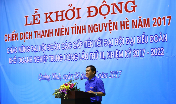 Anh Vũ Đức Tú, Bí thư Đoàn Khối Doanh nghiệp T.Ư phát biểu tại lễ ra quân.