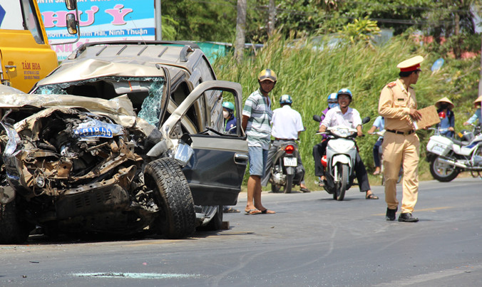 Xe 80A-018.44 biến dạng phần đầu.