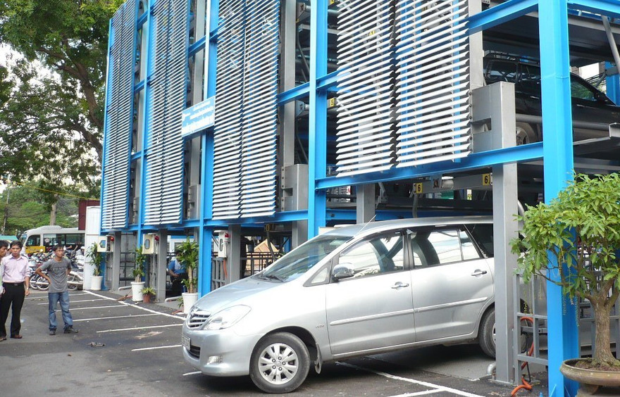 Các bãi đỗ xe mặt đất tại nội thành Hà Nội mới đáp ứng 0,4% nhu cầu