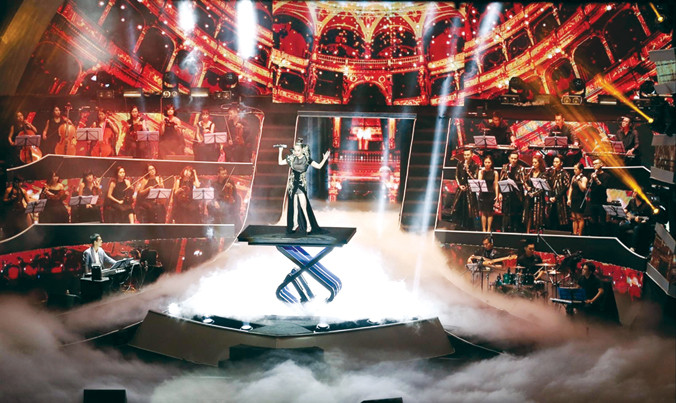 Phượng hoàng lửa của Thu Minh đầu tư mạnh về phần nhìn. Ảnh: HBN.