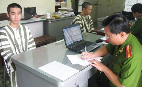 Công an TPHCM xử lý một vụ giả danh công an lừa đảo. Ảnh: Công an TPHCM