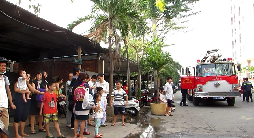 Nhiều người dân trong chung cư một phen hoảng hồn.