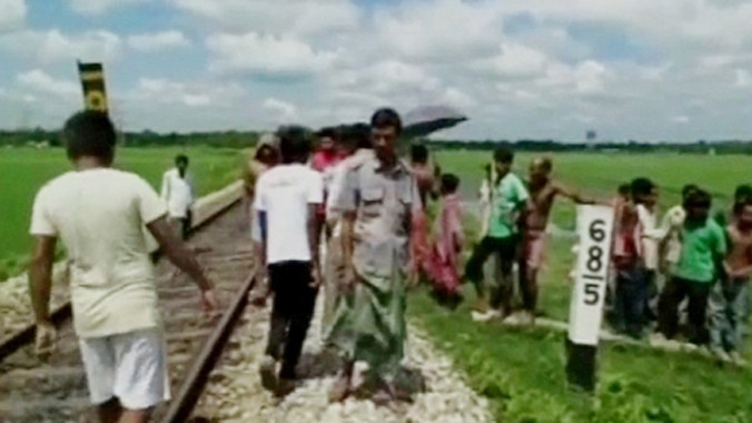 Đường ray nơi phát hiện thi thể cô gái 16 tuổi. Ảnh: CNN IBN News.