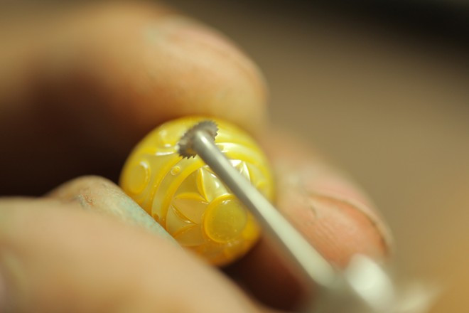 Viên ngọc trai trống đồng phải trải qua 2 lần nuôi cấy, mất hơn 2 năm mới cho thu hoạch.