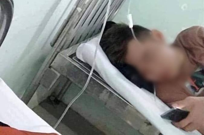 Người nhà cho biết, nam thanh niên hoàn toàn tỉnh táo lúc mới vào trung tâm y tế. Ảnh: B.Đ