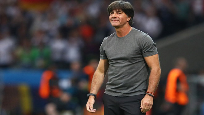 HLV tuyển Đức gây sốt với thời trang mới ở EURO 2016