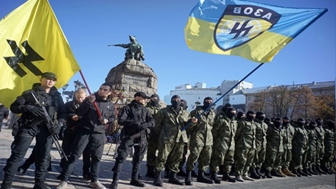 Tiểu đoàn tình nguyện Azov bao gồm các phần tử cực hữu và phát xít mới là lực lượng chủ lực chiến đấu với quân ly khai ở miền đông Ukraine.