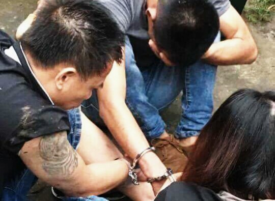 3 đối tượng bị người dân giữ lại.