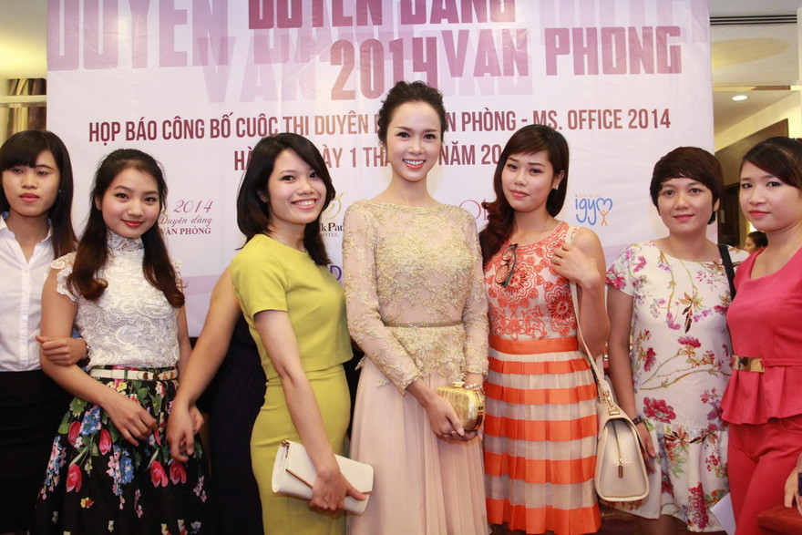 Khởi động cuộc thi Duyên dáng văn phòng 2014