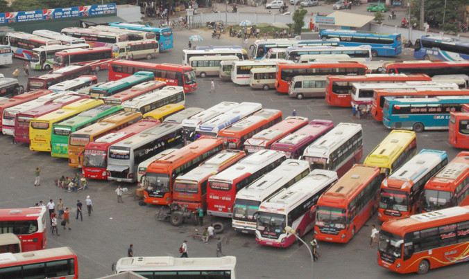 30% trên tổng số trên 600 “nốt” xe chuyển bến vẫn chưa đến các bến mới. Ảnh: Anh Trọng.