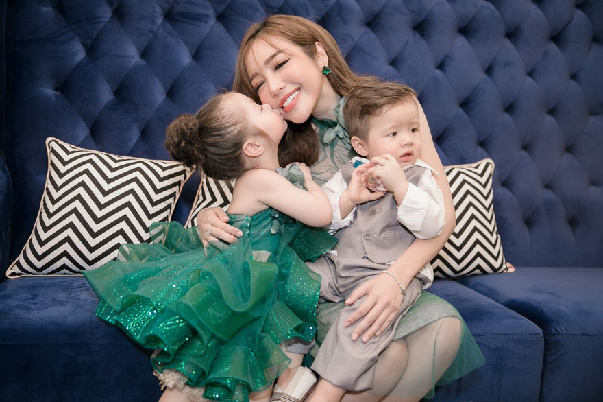 Dàn sao Việt chúc mừng Elly Trần ra mắt thương hiệu thời trang trẻ em