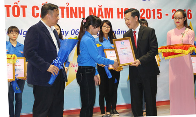 “Sinh viên 5 tốt “ là danh hiệu cao quý dành tặng cho các sinh viên có thành tích xuất sắc trong học tập, nghiên cứu khoa học.