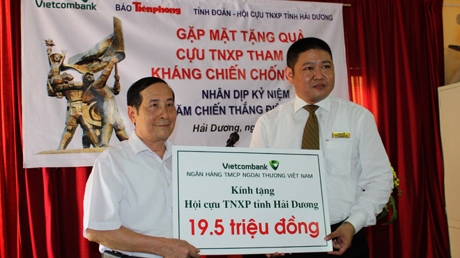  Trao quà cho cựu TNXP chống Pháp tại Hải Dương