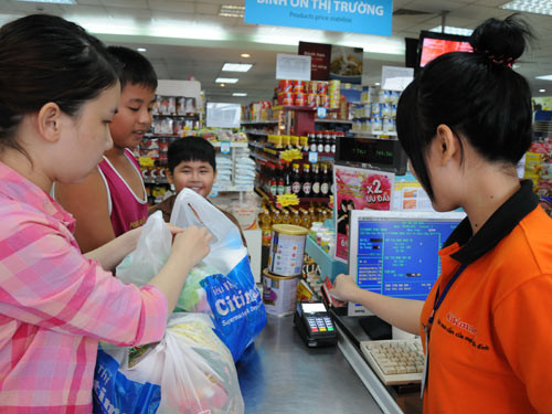 Thu phụ phí thẻ bị phạt 50 triệu đồng