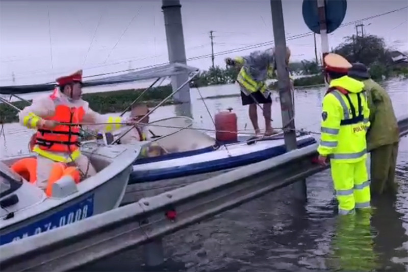 Tổ công tác làm nhiệm vụ.
