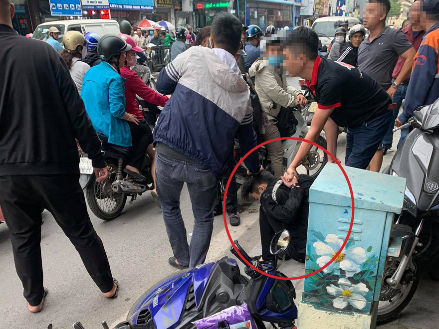 Đối tượng Luân bị khống chế. Ảnh: Phương Thảo