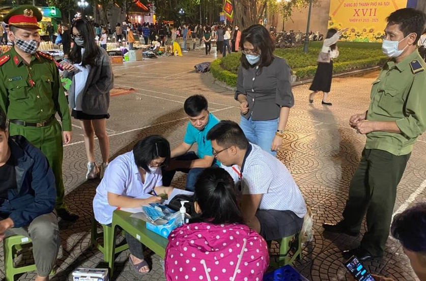 Tổ công tác làm nhiệm vụ.