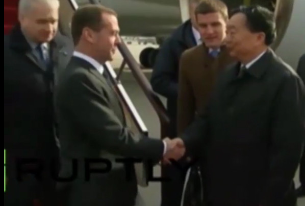 Thủ tướng Nga công du Trung Quốc