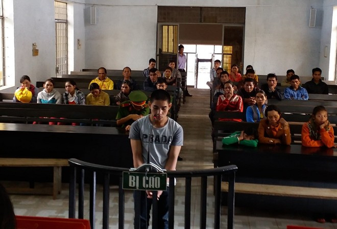 "Yêu râu xanh" tại tòa