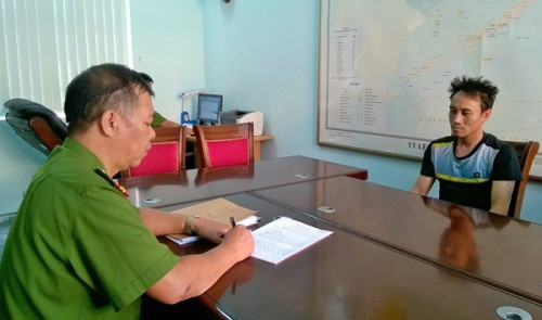 Phạm Việt Hà tại cơ quan điều tra. Ảnh: Ánh Hồng