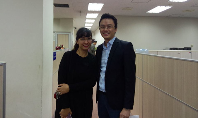 BTV Vân Anh và BTV Hữu Bằng trong giờ phút chia tay. Ảnh: HB.