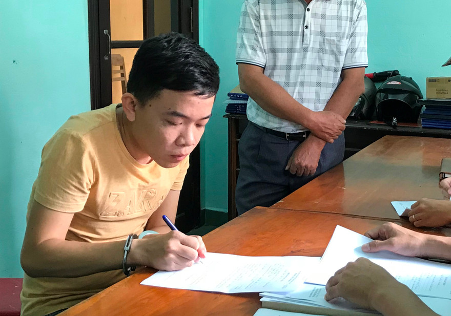 Lừa nhắn tin trúng thưởng, chiếm gần 1 tỉ đồng