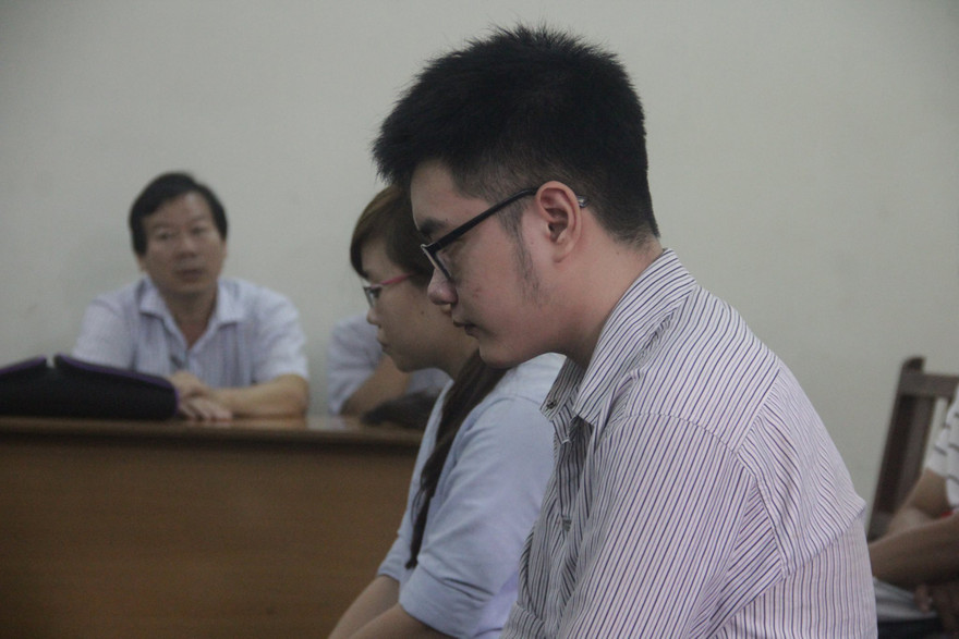 Hoãn xử vụ nam sinh giết bạn đồng tính, chặt xác phi tang