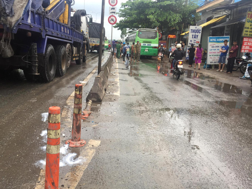 Va chạm với xe buýt, nữ sinh tử vong