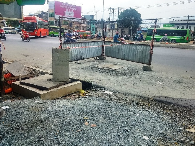 Hố ga nơi người đàn ông gặp nạn.