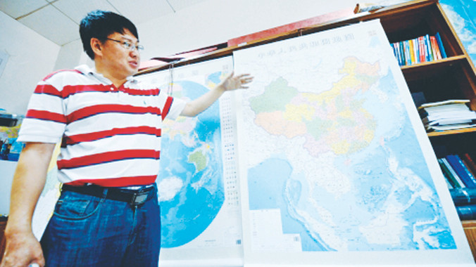 Tấm bản đồ dọc phi pháp mà Trung Quốc vừa xuất bản. Ảnh: Xinhua