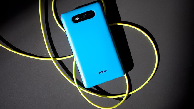 Lumia 820 chính hãng được bán trở lại tại Việt Nam.