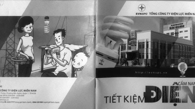 Một trong những cẩm nang của EVN SPC giúp người dân tiết kiệm điện. Ảnh: Phong Cầm